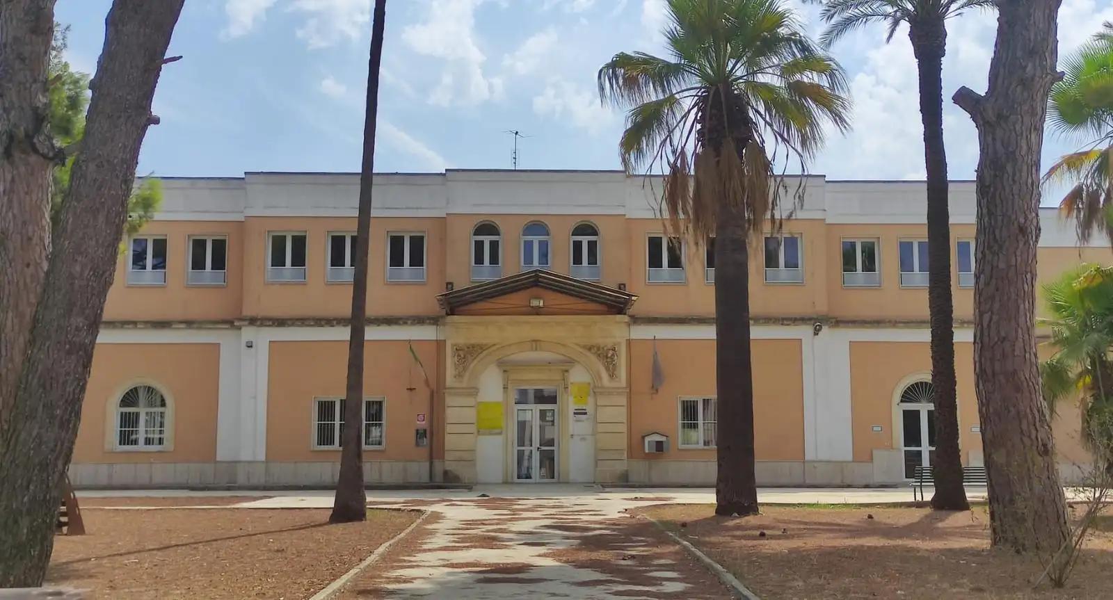 V. MANCA - school photo 1 showing facilities in ARNESANO