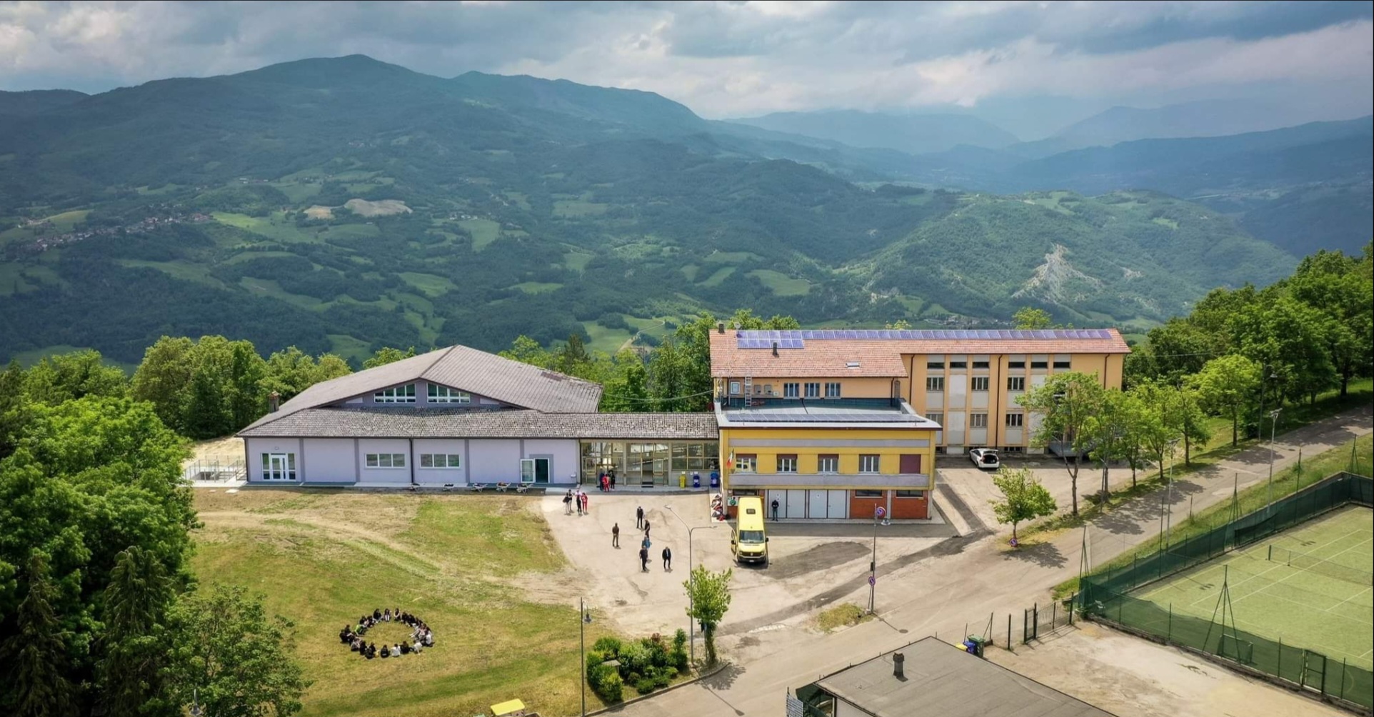 TOANO-FOSCOLO - school photo 1 showing facilities in TOANO