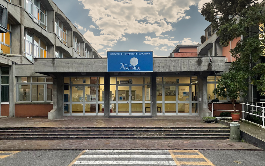 "ARCHIMEDE" - school photo 1 showing facilities in TREVIGLIO