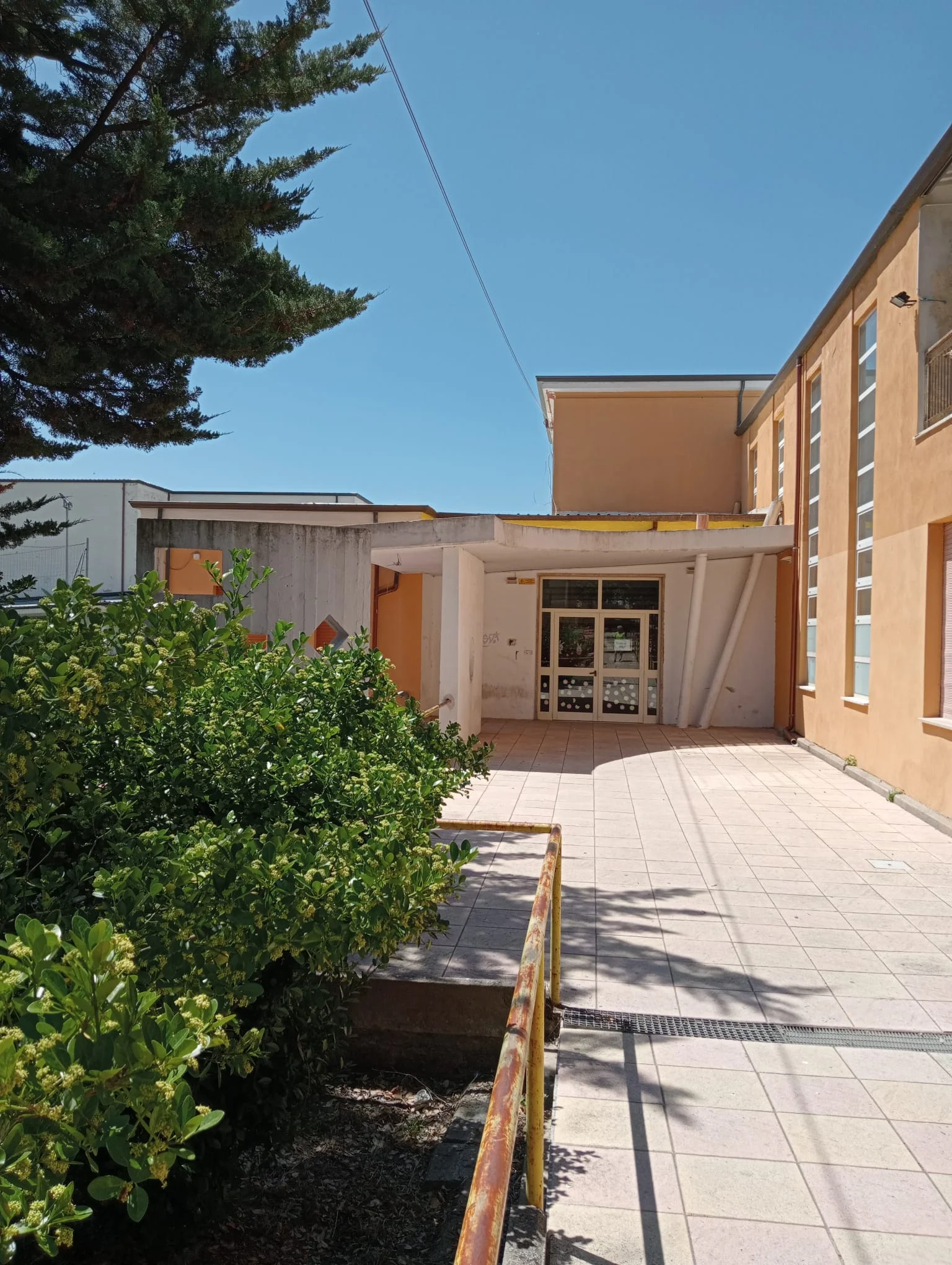 VIA GARAU THIESI - school photo 1 showing facilities in THIESI